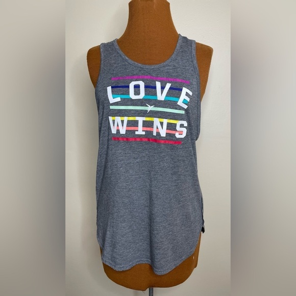 Old Navy Gray Love Wins Tank Top Size Medium - Picture 1 of 7